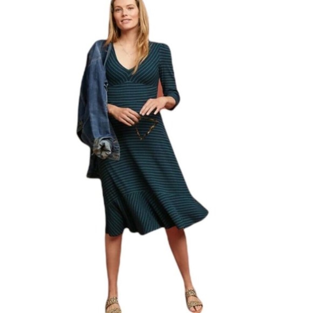 Anthropologie dress with stretchy fabric and perfectly matched green blue L P